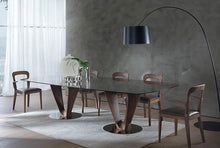 Bild in den Galerie-Viewer laden,Pacini E Cappellini Mobius Barrell Table