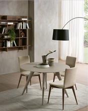 Load image into Gallery viewer, Pacini E Cappellini Extendable Elegance Table
