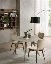 Load image into Gallery viewer, Pacini E Cappellini Extendable Elegance Table
