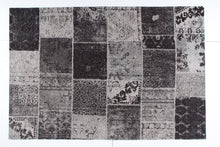 Bild in den Galerie-Viewer laden,Adriani Rossi Square Pattern Classic Mood Rug
