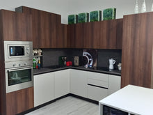 Bild in den Galerie-Viewer laden,Kitchen With Siemens Appliances
